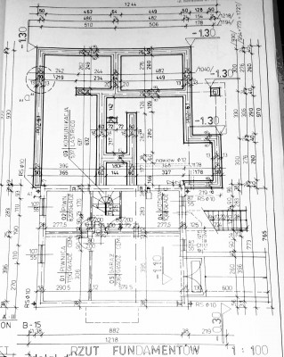 brak połączenia ławy fundamentowej