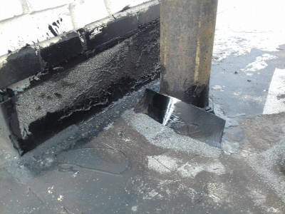 Istniejące opierzenie rury papą 3.jpg