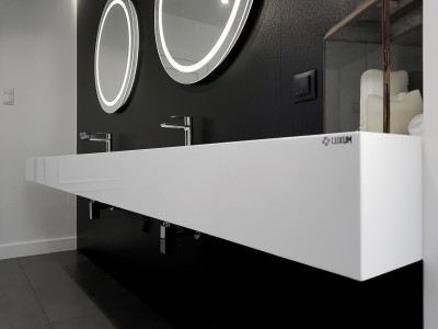 Umywalka z blatem na wymiar z odpływem liniowym