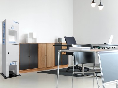 Dozownik płynu do dezynfekcji.