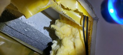 Legar żelbetonowy konstrukcyjny na ścianie działowej od korytarza